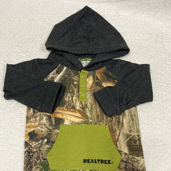 Realtree camouflage long sleeve front pocket romper 6/12m - Picture 2 of 8